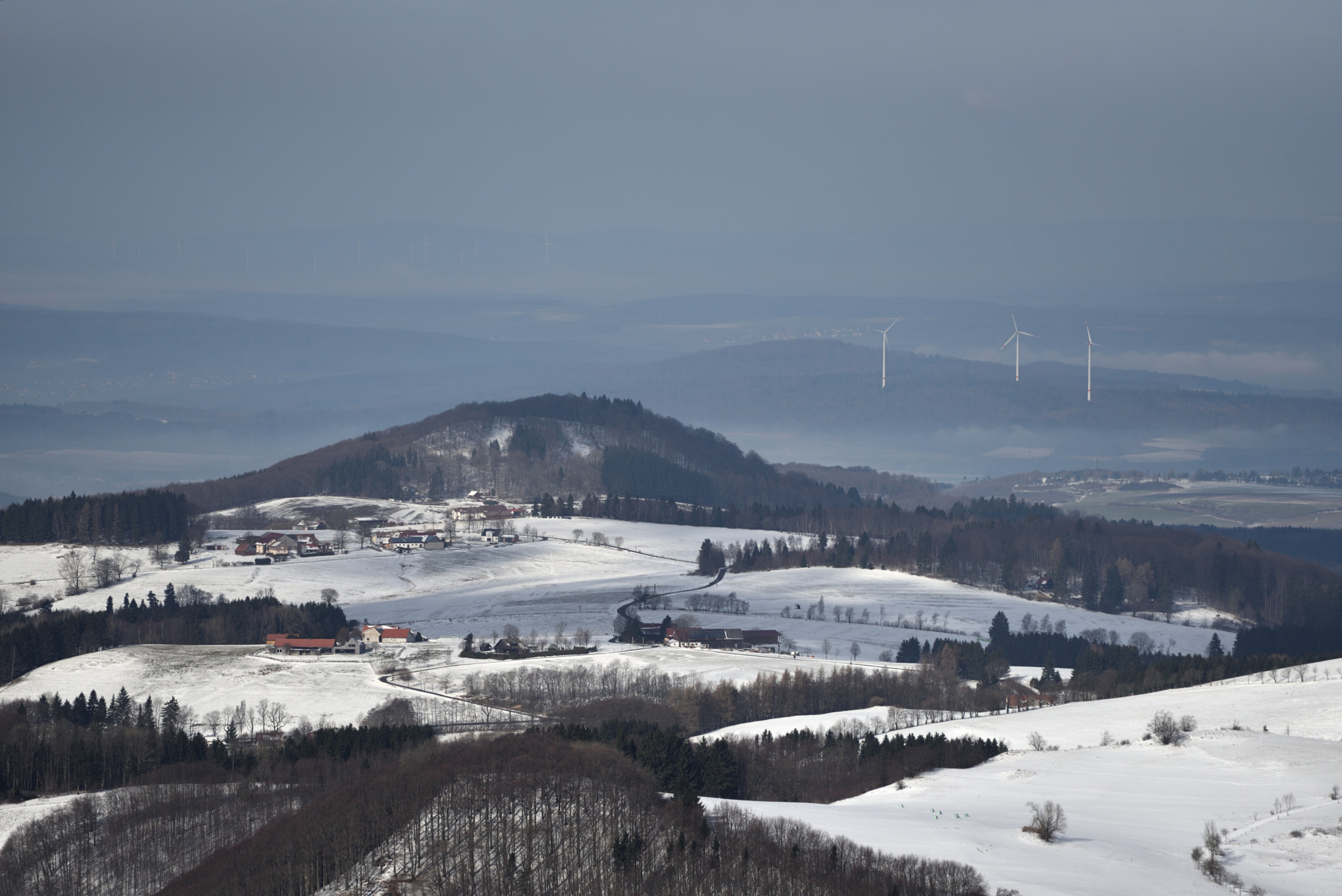 Nikon AF-S Nikkor 70-200mm F2.8G ED VR II sample photo. 2018-02-18_ehrenberg_wasserkuppe_mittag_schnee_-_01_fernsicht_02_west_05.jpg photography