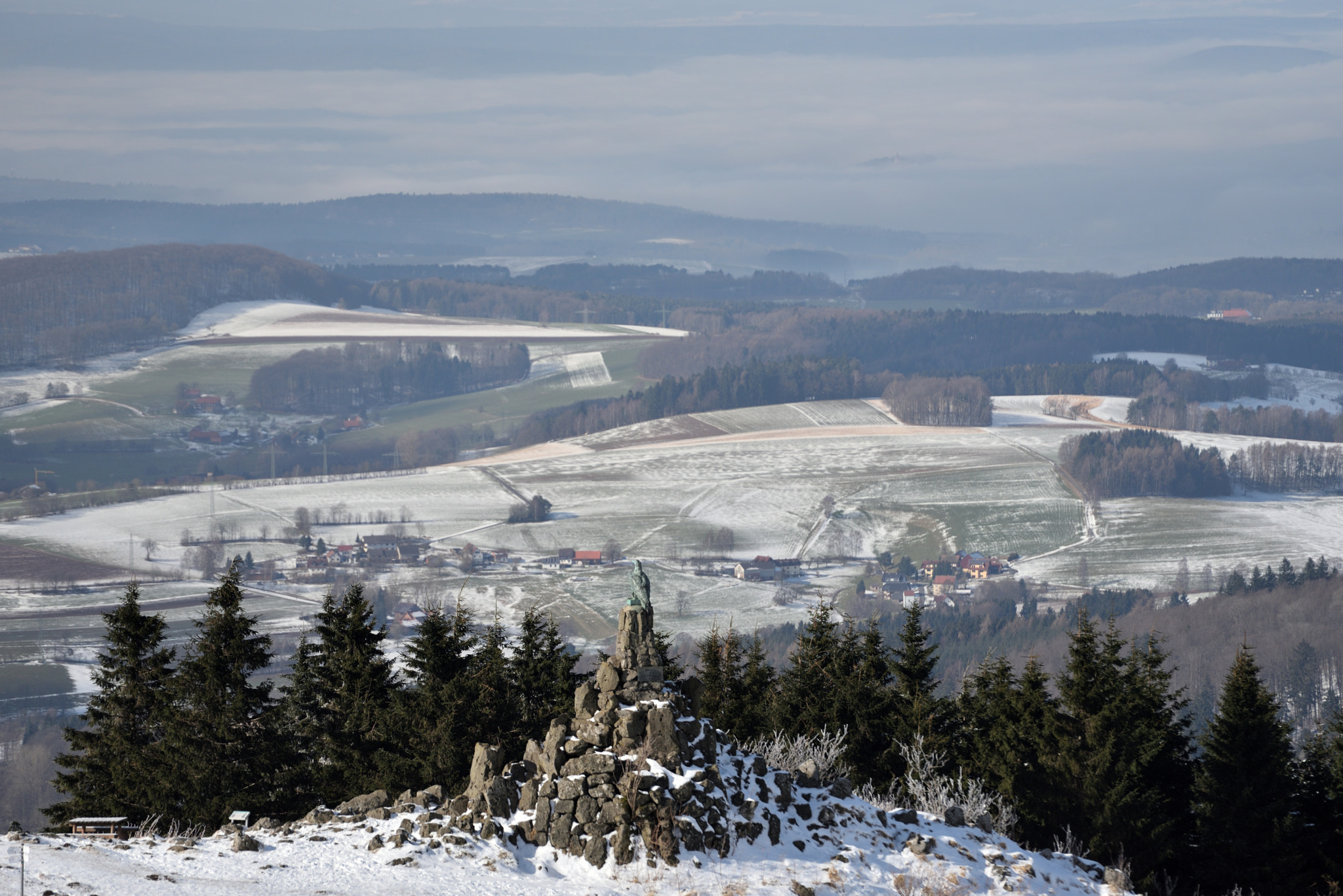 Nikon AF-S Nikkor 70-200mm F2.8G ED VR II sample photo. 2018-02-18_ehrenberg_wasserkuppe_mittag_schnee_-_01_fernsicht_02_flieferdenkmal_04.jpg photography
