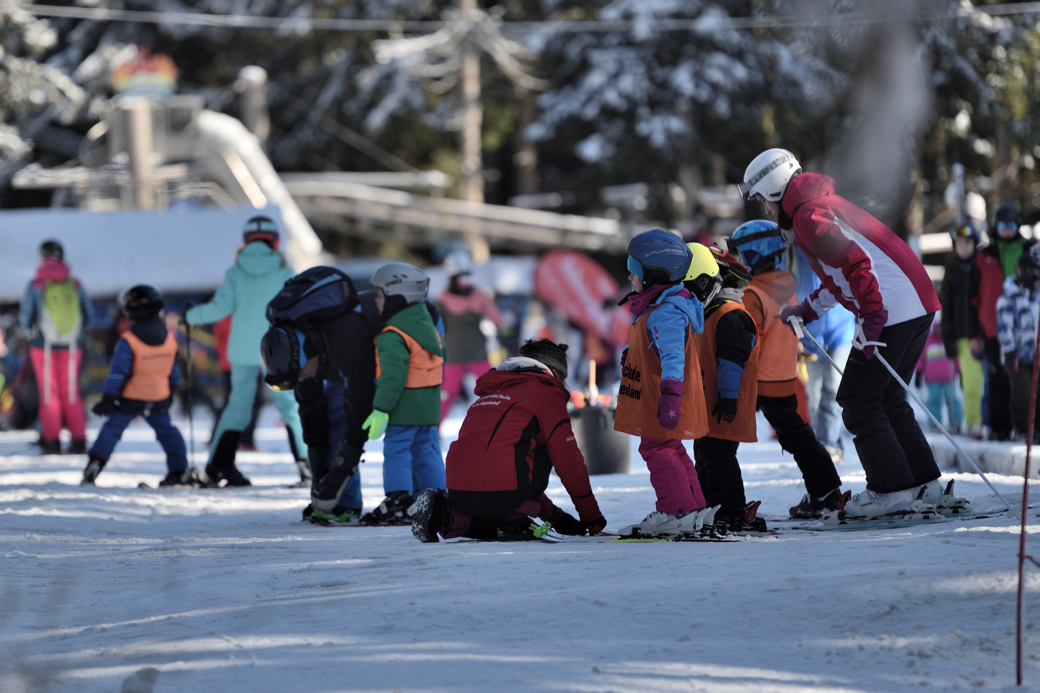 Nikon AF-S Nikkor 70-200mm F2.8G ED VR II sample photo. 2018-02-18_ehrenberg_wasserkuppe_mittag_schnee_-_03_skifahren_rodeln_06.jpg photography
