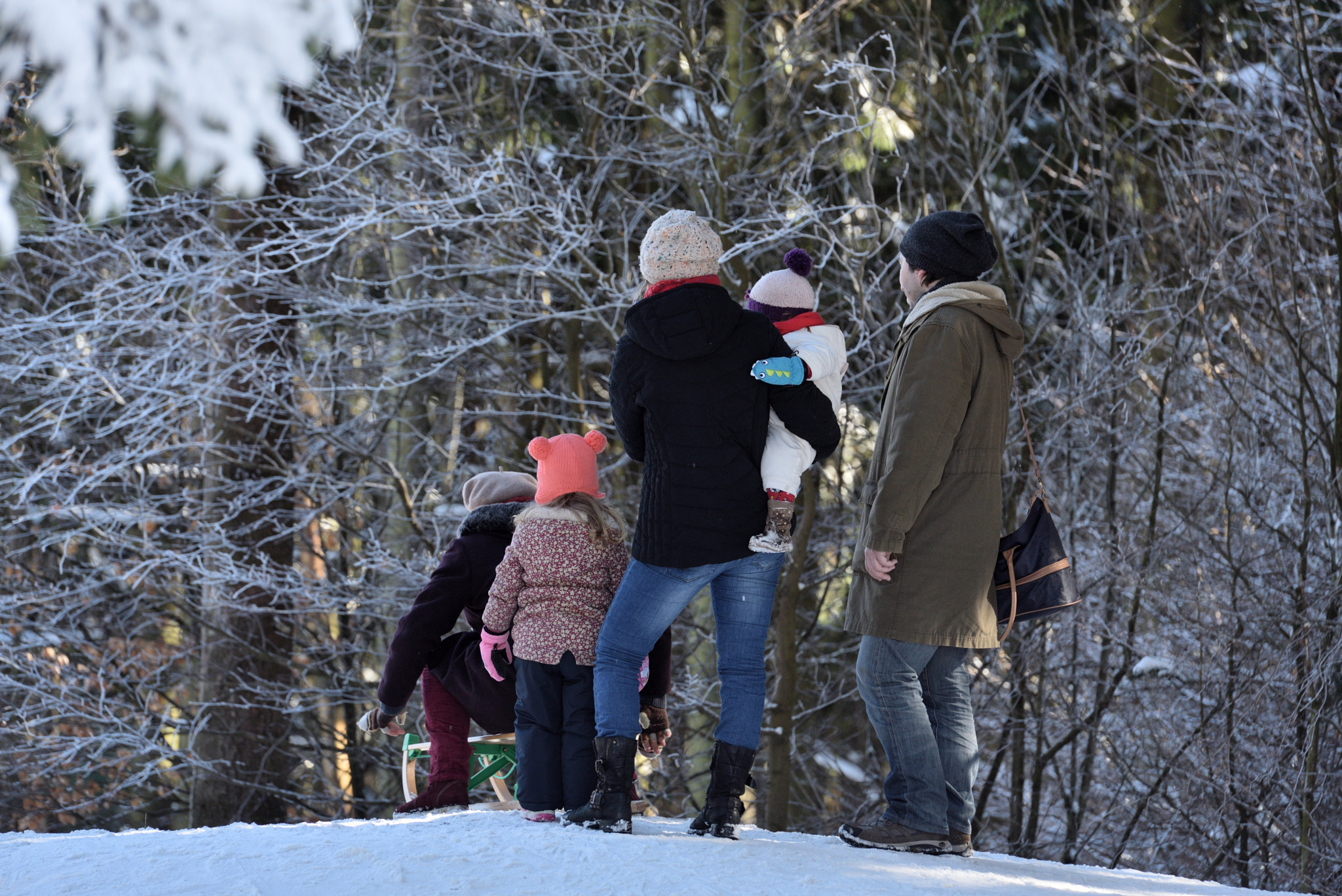 Nikon AF-S Nikkor 70-200mm F2.8G ED VR II sample photo. 2018-02-18_ehrenberg_wasserkuppe_mittag_schnee_-_03_skifahren_rodeln_01.jpg photography