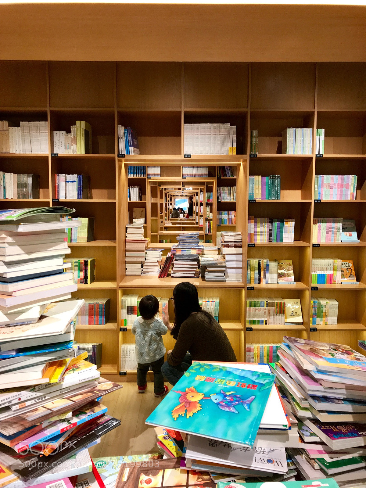 Apple iPhone 7 sample photo. Bookstore 书店 photography