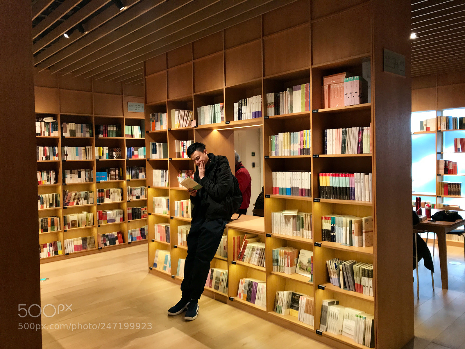Apple iPhone 7 sample photo. Bookstore 书店 photography