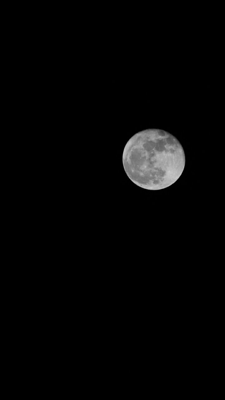 Version 1.1.0 sample photo. Moon photography
