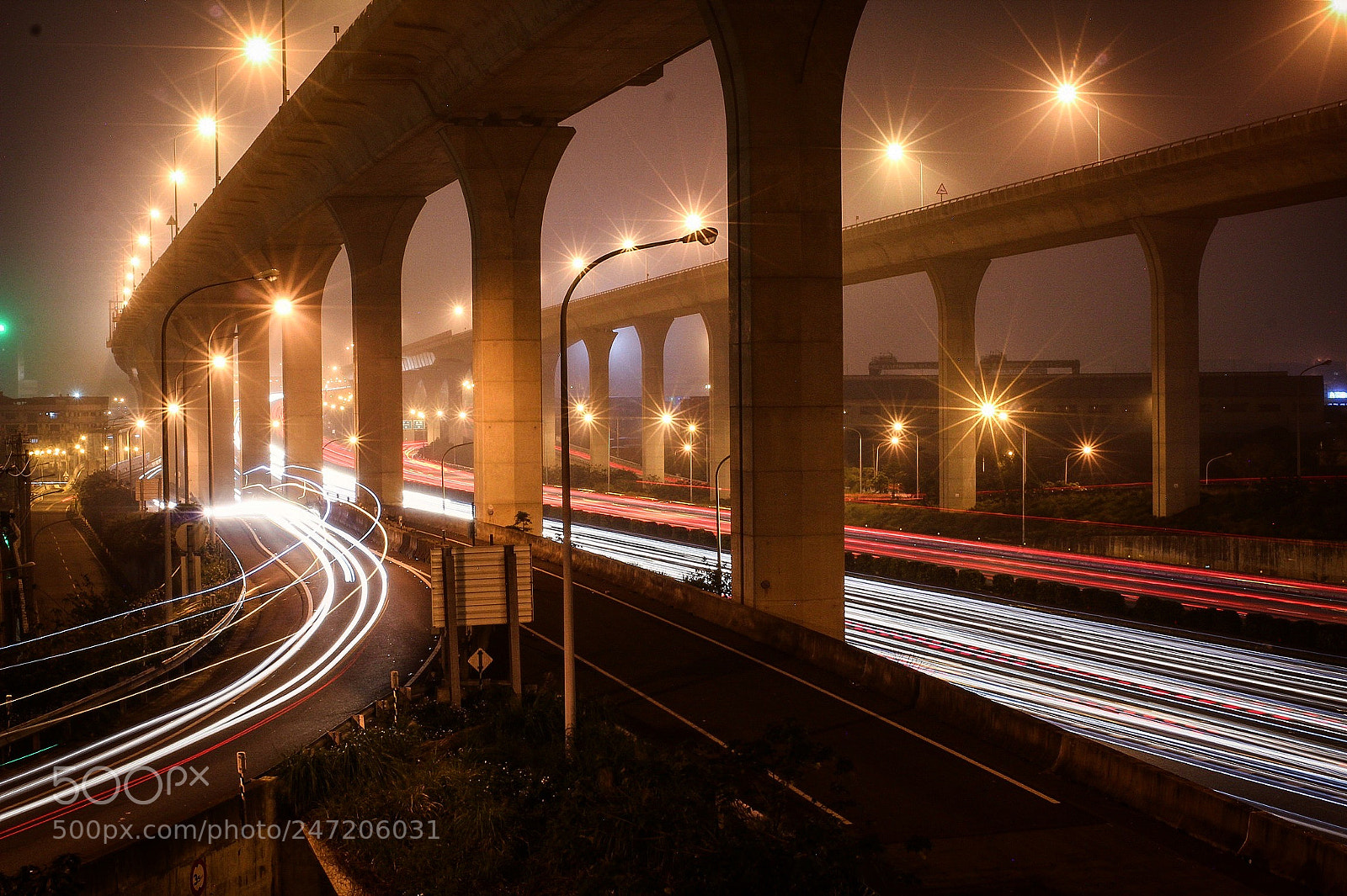 Canon EOS 550D (EOS Rebel T2i / EOS Kiss X4) sample photo. Night and highway photography