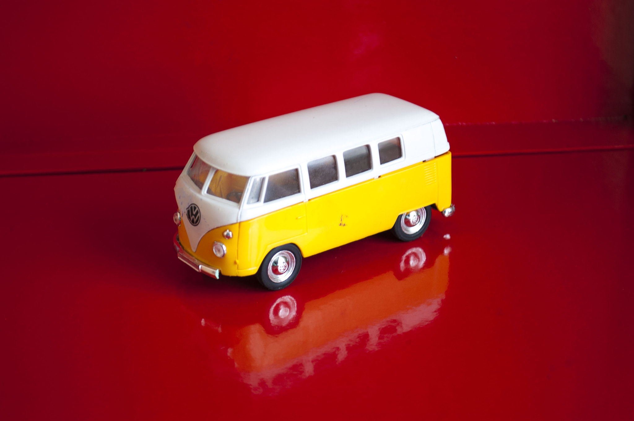 Nikon D100 sample photo. Yellow volkswagen photography