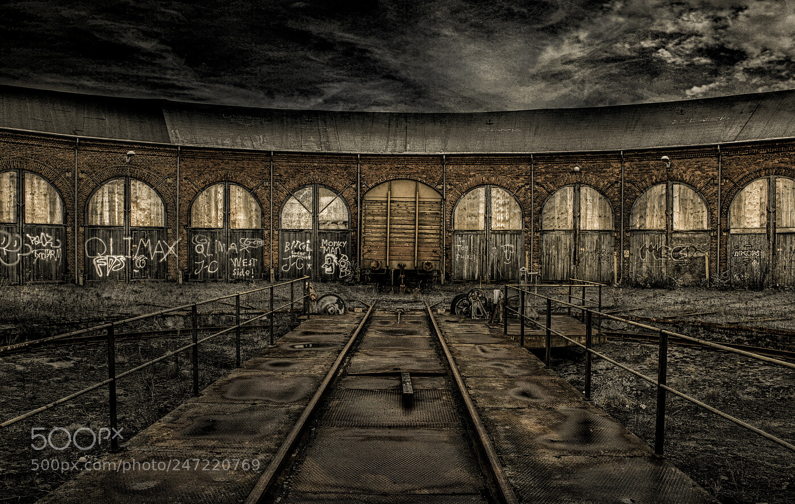 Canon EOS 600D (Rebel EOS T3i / EOS Kiss X5) sample photo. The train depot photography