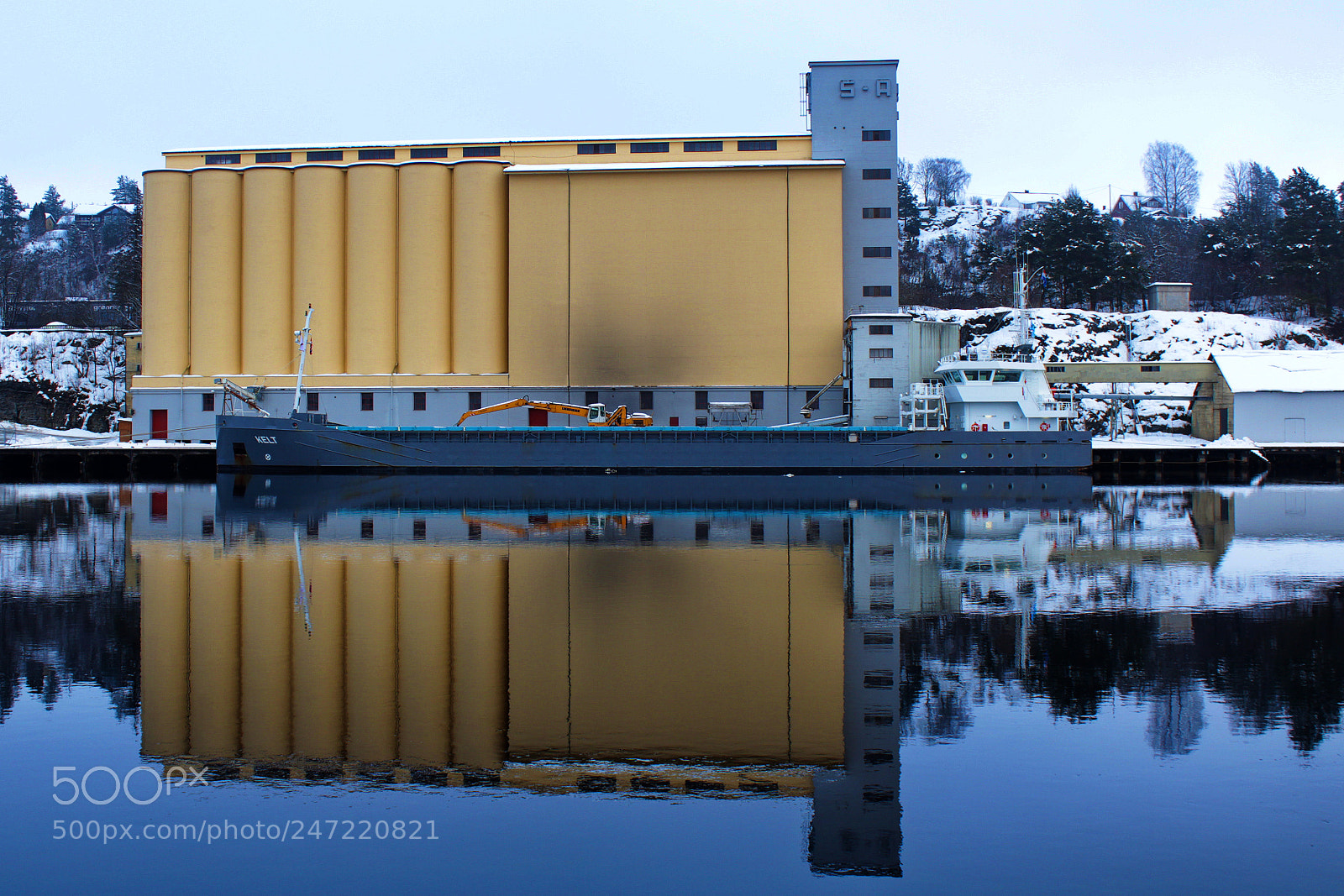 Canon EOS 600D (Rebel EOS T3i / EOS Kiss X5) sample photo. Double boat house photography
