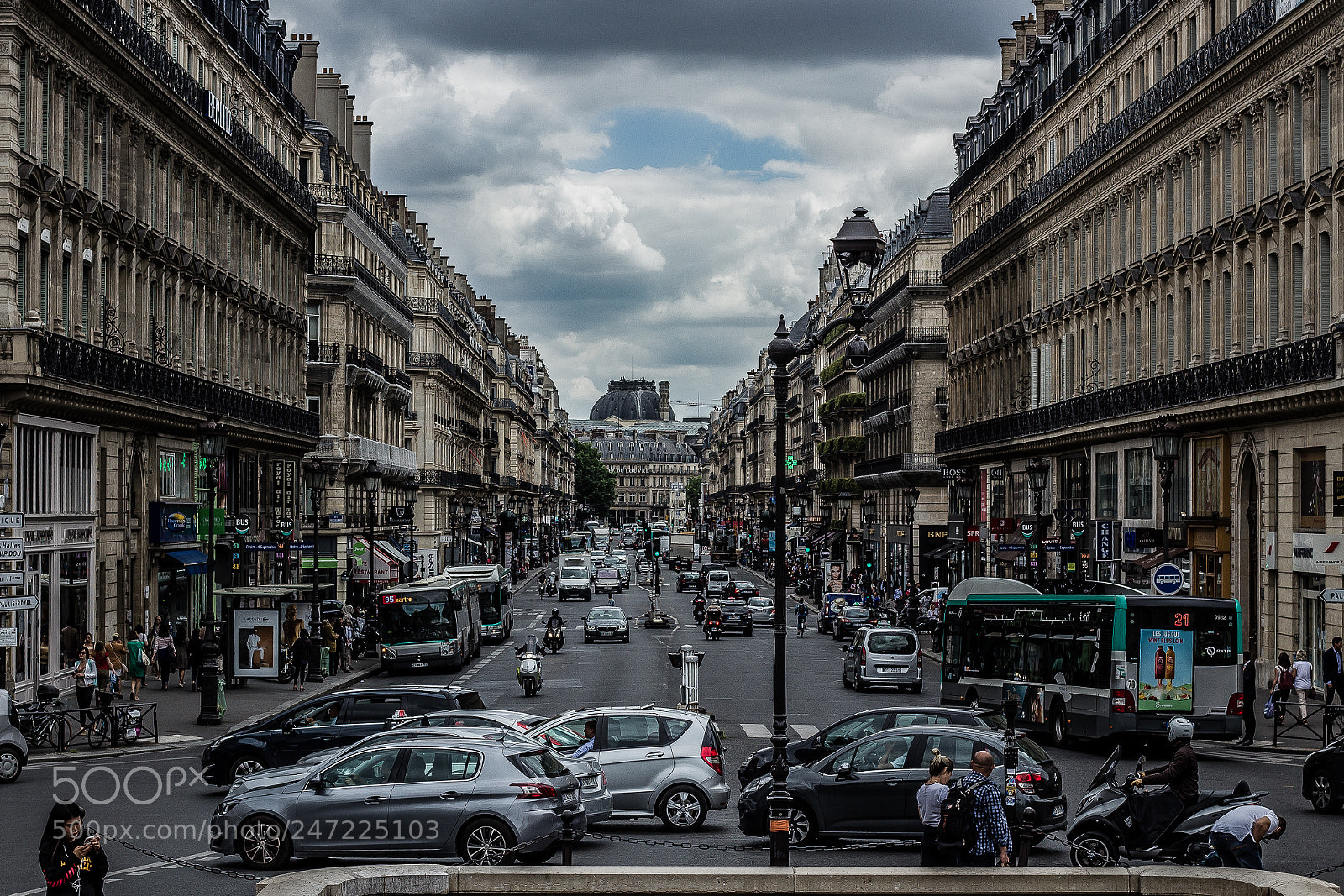 Canon EOS 600D (Rebel EOS T3i / EOS Kiss X5) sample photo. Parisian scene photography