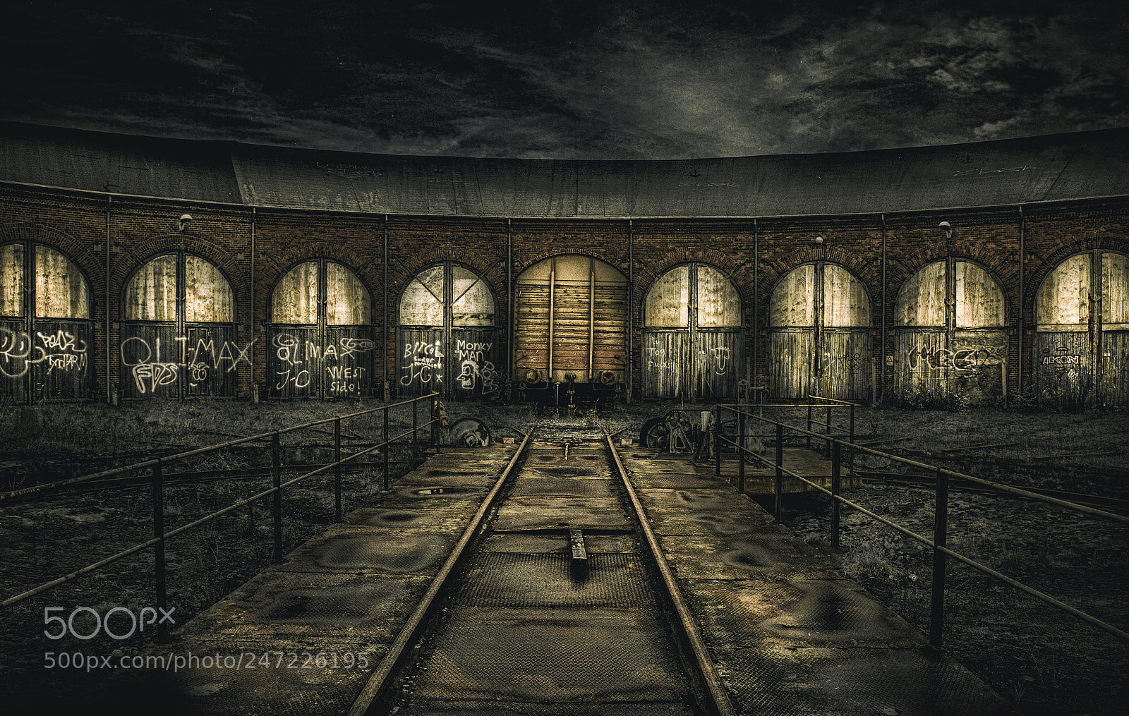 Canon EOS 600D (Rebel EOS T3i / EOS Kiss X5) sample photo. Train depot in the photography
