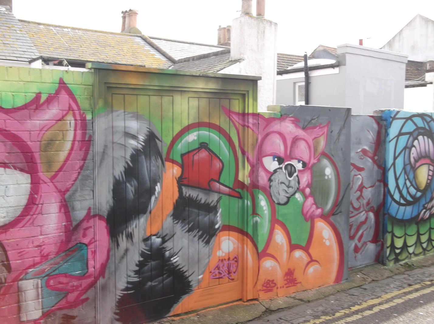 Fujifilm FinePix JV250 sample photo. Pink critters graffiti mural (trafalgar lane brighton) photography