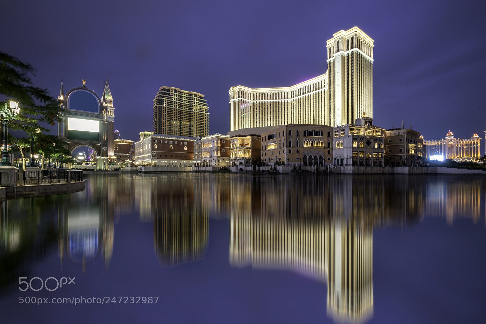 Sony a7R II sample photo. The venetian macao casino photography