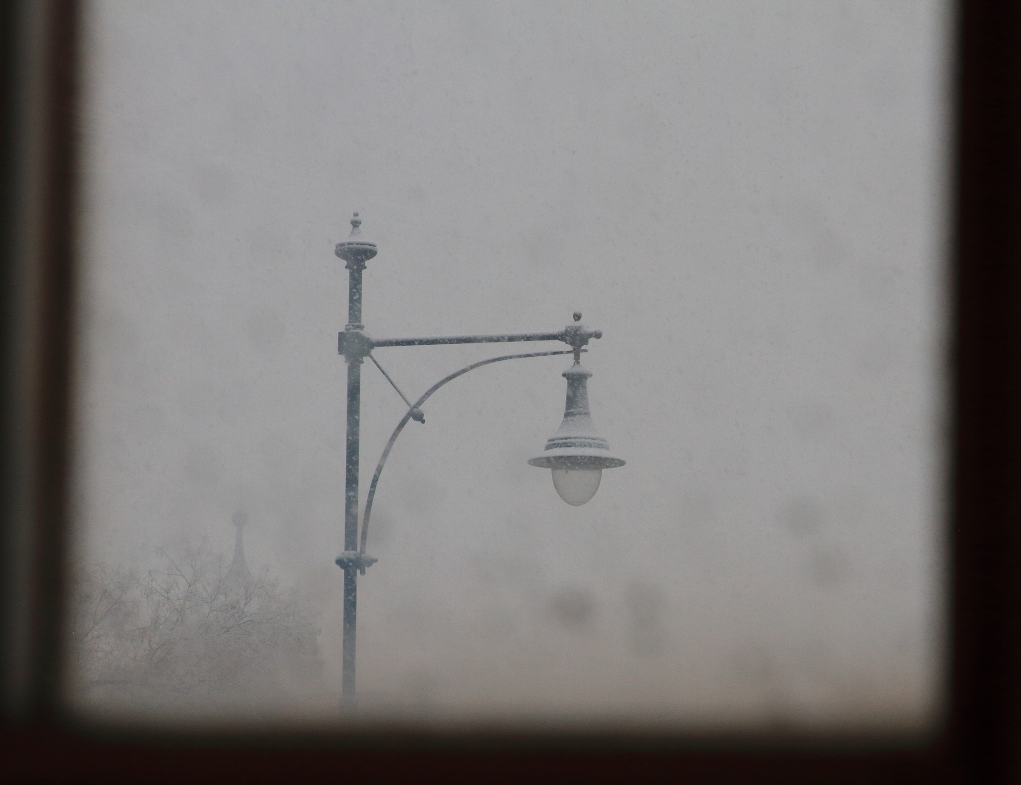 Canon EF 28-135mm F3.5-5.6 IS USM sample photo. Lamp post photography