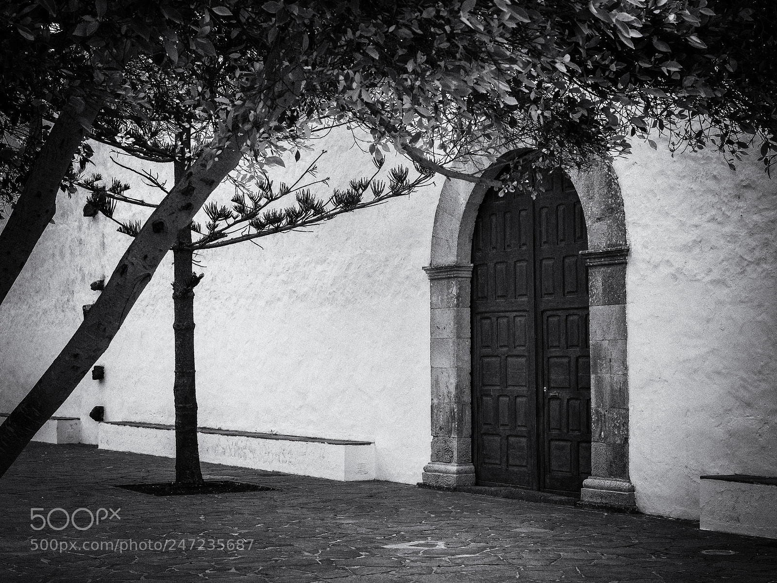 Panasonic Lumix DC-G9 sample photo. Church door photography