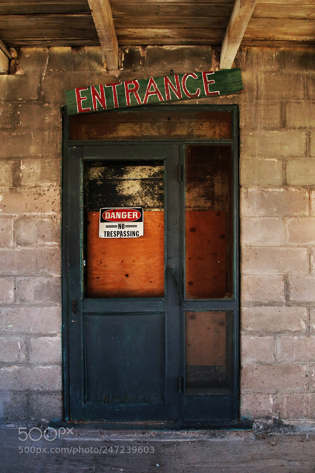 Canon EOS 80D sample photo. Ghost town door photography