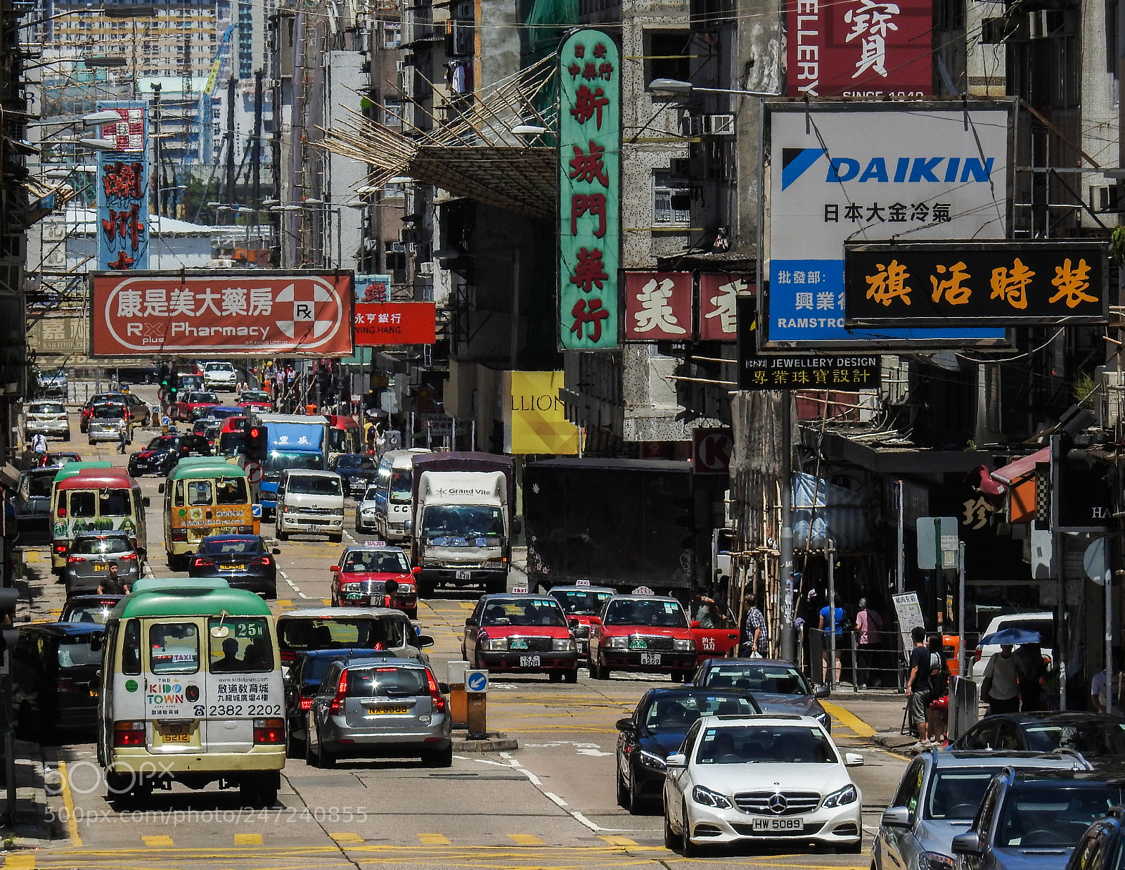 Nikon Coolpix P900 sample photo. Hong kong traffic photography