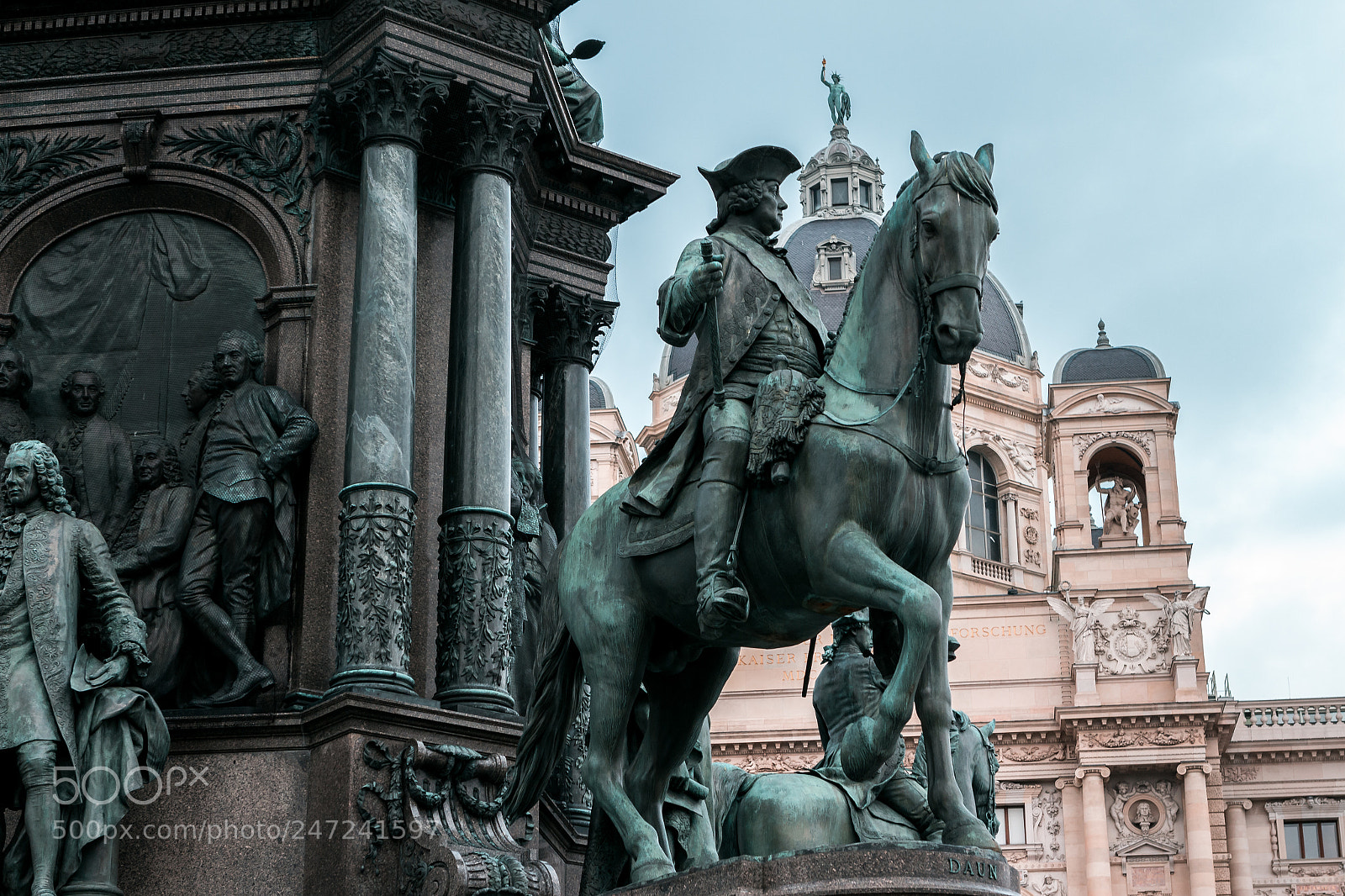 Canon EOS 700D (EOS Rebel T5i / EOS Kiss X7i) sample photo. Maria-theresien-platz photography