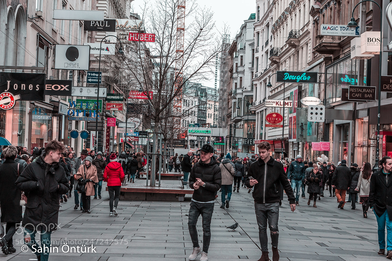 Canon EOS 700D (EOS Rebel T5i / EOS Kiss X7i) sample photo. Stephansplatz photography