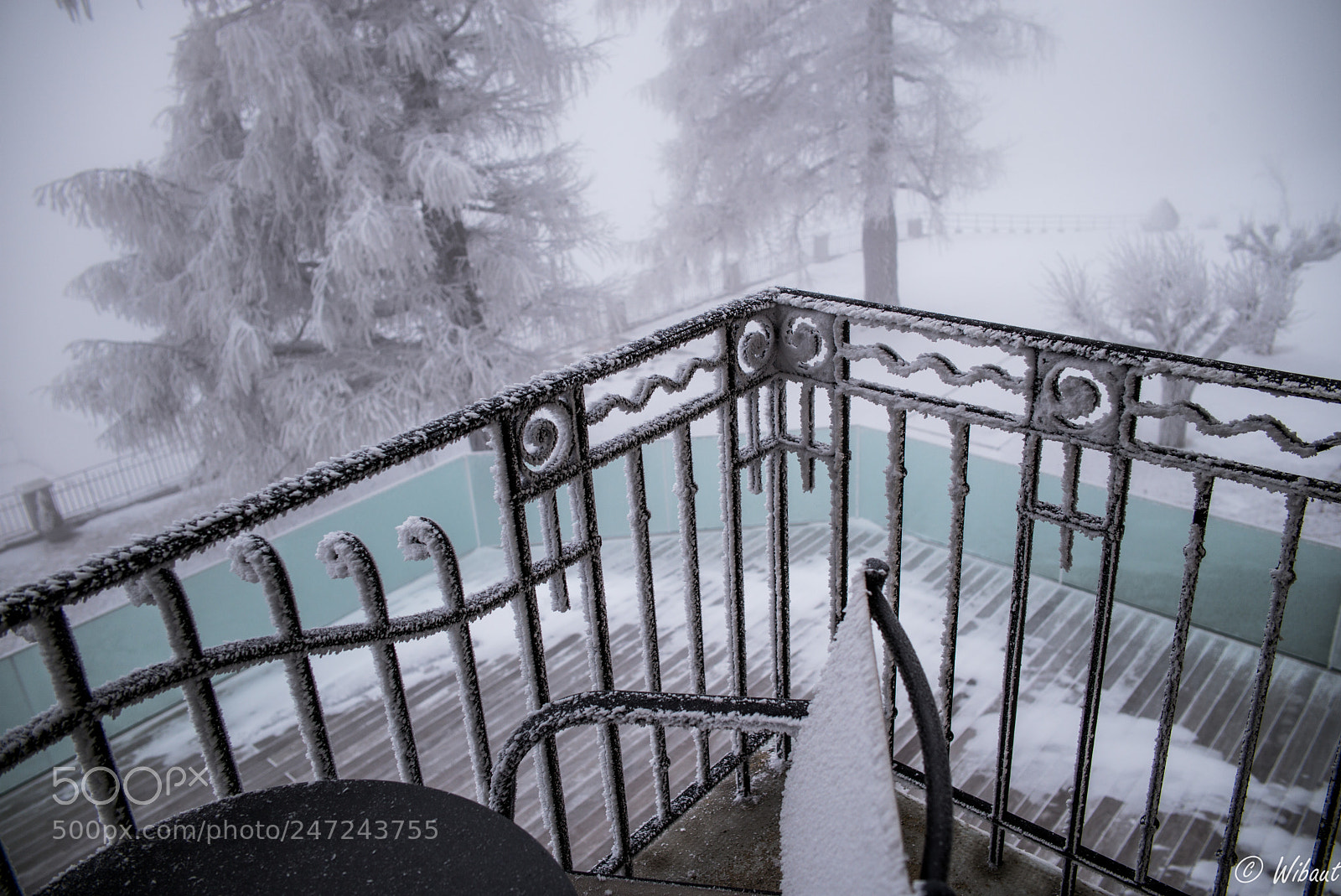 Leica M (Typ 240) sample photo. Frozen balcony photography