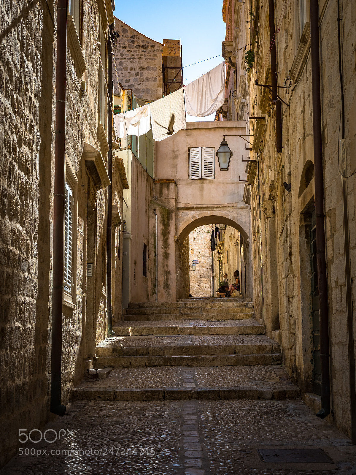 Olympus OM-D E-M1 Mark II sample photo. In the backstreets photography