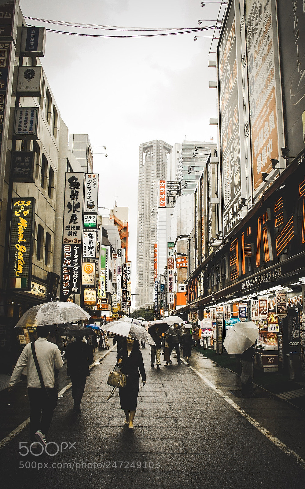 Sony Alpha NEX-5 sample photo. Afternoon,rainy shinjuku photography
