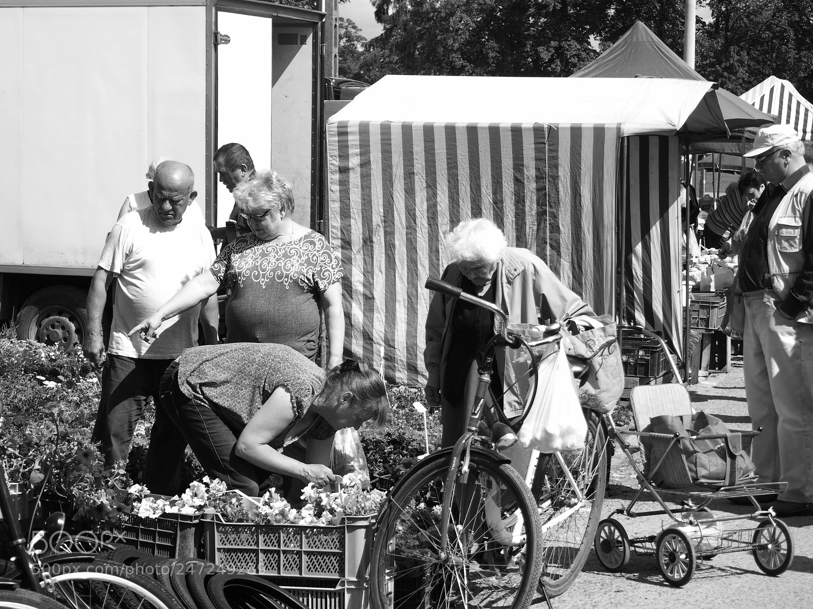 Olympus OM-D E-M10 sample photo. Sunday market photography