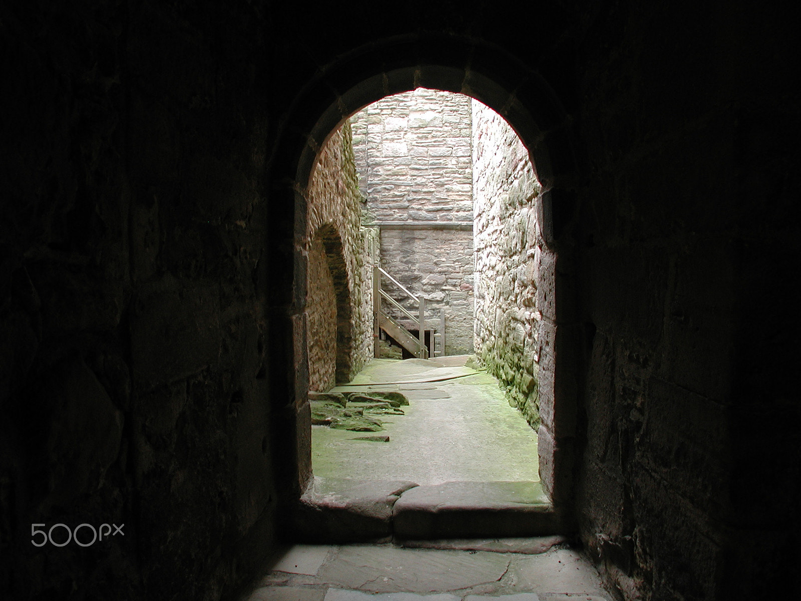 Nikon E990 sample photo. Craigmillar castle passageway photography