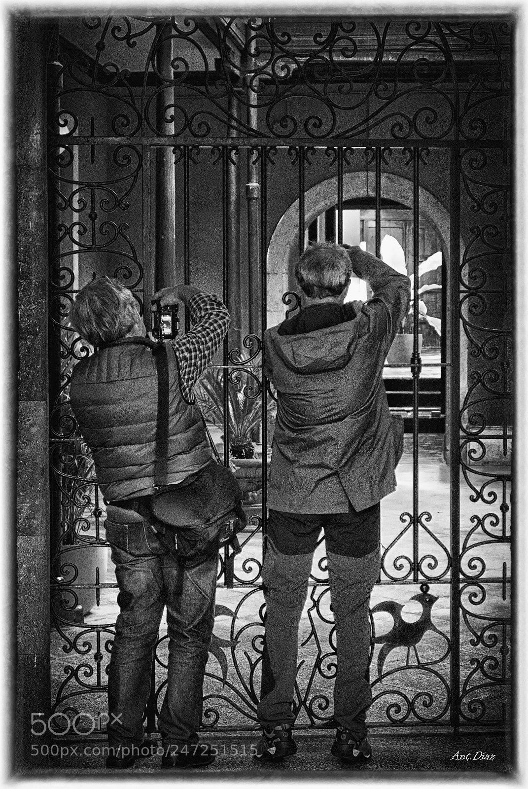 Nikon 1 V1 sample photo. Los turistas photography