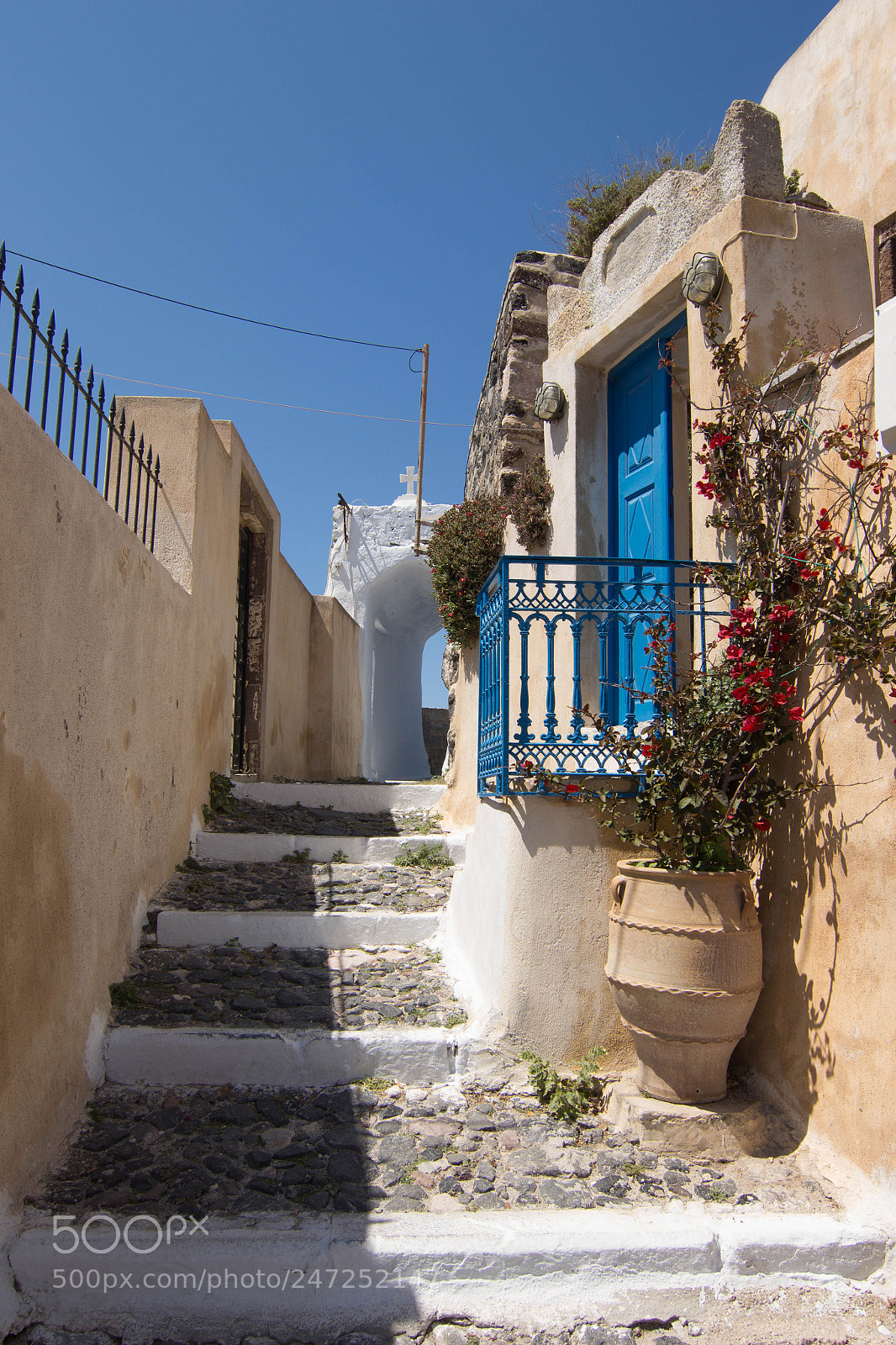 Canon EOS 700D (EOS Rebel T5i / EOS Kiss X7i) sample photo. Walking in santorini photography