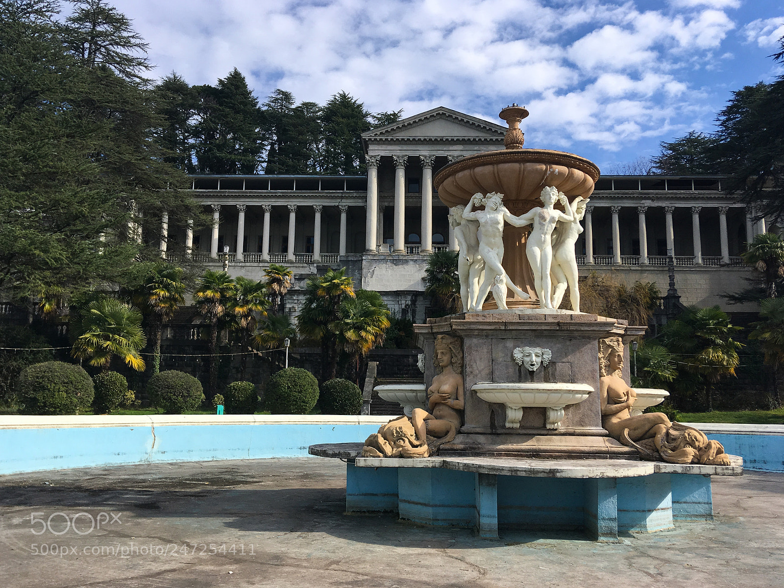 Apple iPhone SE sample photo. Fountain photography