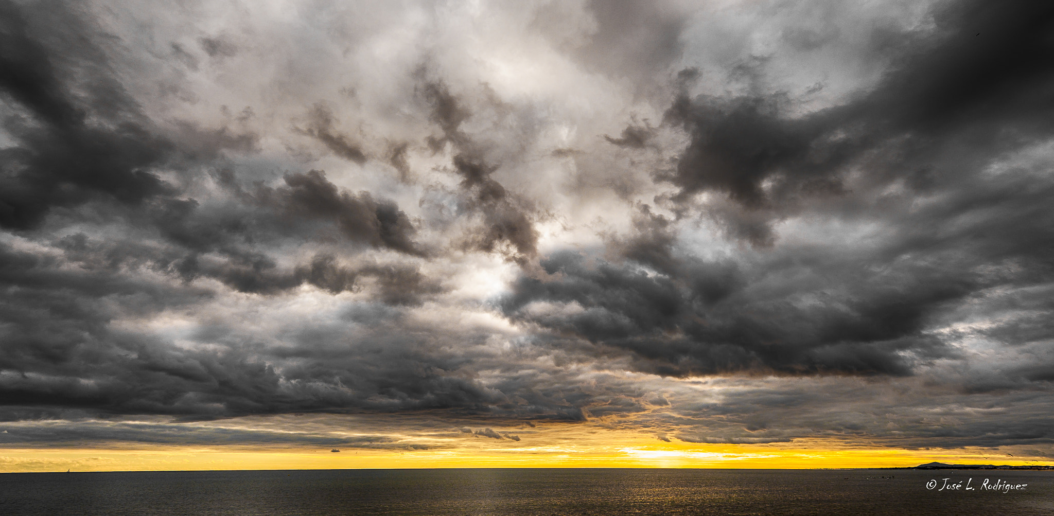 Nikon D700 + Nikon AF-S Nikkor 14-24mm F2.8G ED sample photo. Día de tormenta photography