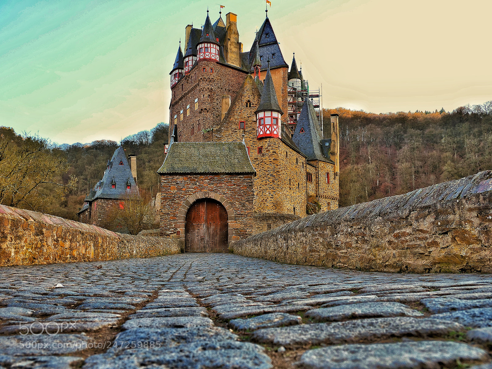 Panasonic Lumix DC-G9 sample photo. Castle eltz from a photography