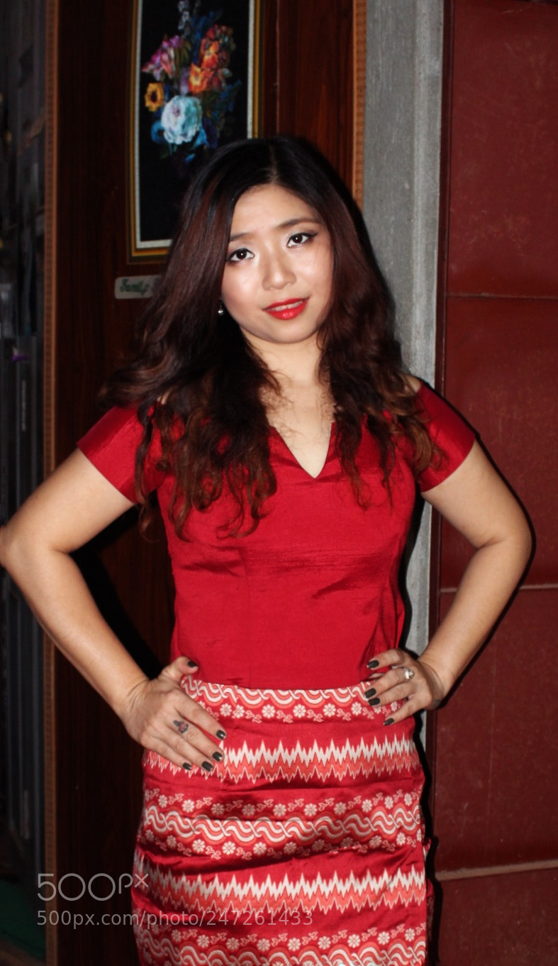 Canon EOS 1300D (EOS Rebel T6 / EOS Kiss X80) sample photo. Red dress photography