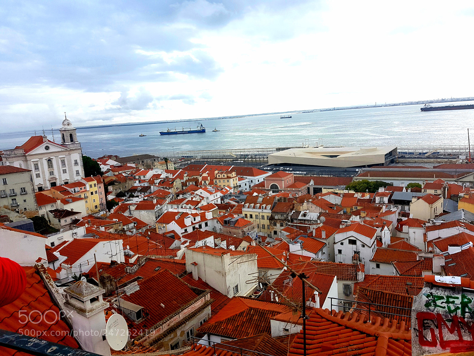 Samsung Galaxy S7 sample photo. Alfama - lisbon photography