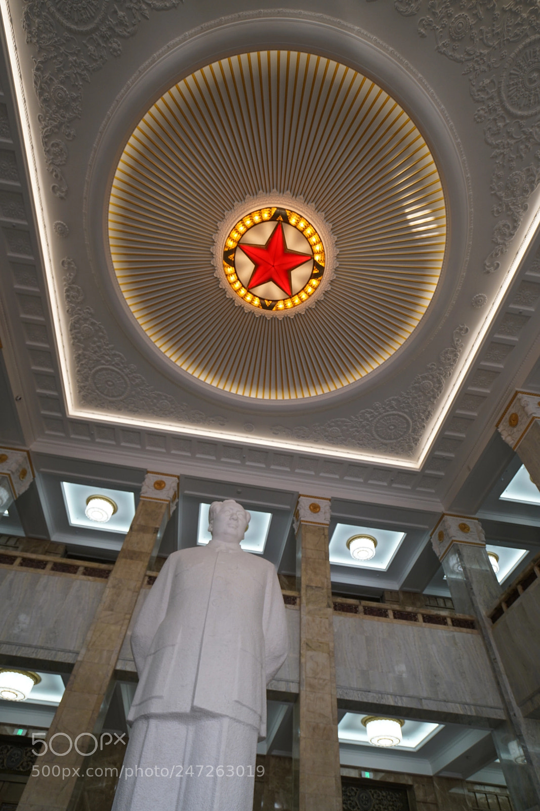 Sony a7R II sample photo. Chairman mao statue inside photography