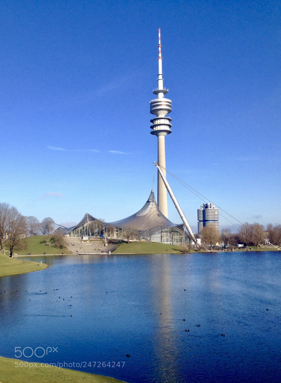 Apple iPhone 4S sample photo. Olympiaturm mit seeblick photography
