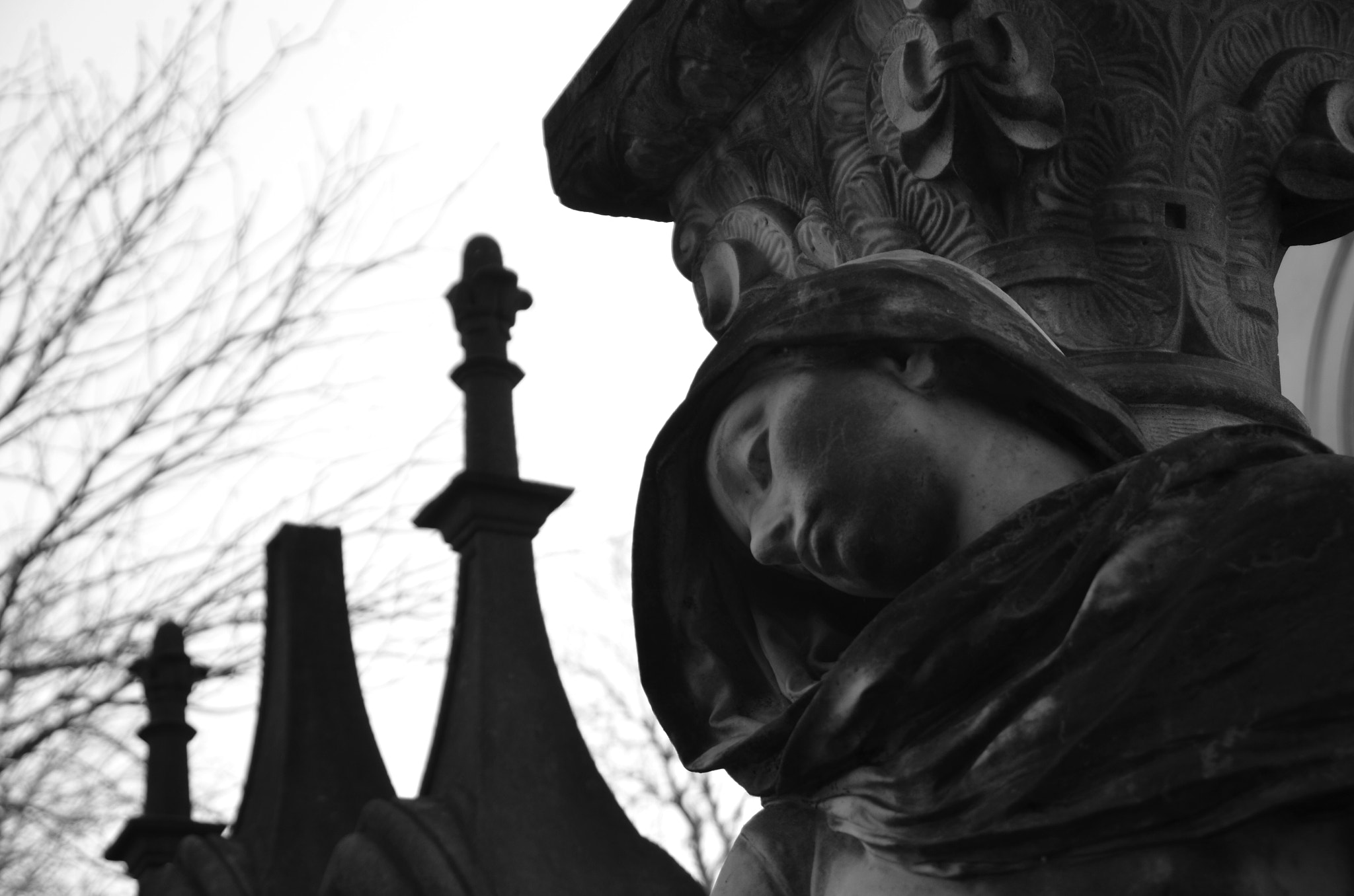Nikon D7000 + Tamron AF 18-200mm F3.5-6.3 XR Di II LD Aspherical (IF) Macro sample photo. Père-lachaise cemetery photography