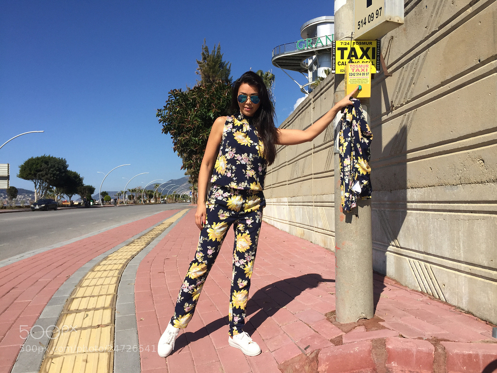 Apple iPhone 6 sample photo. Taxi please .... dress humblebird photography
