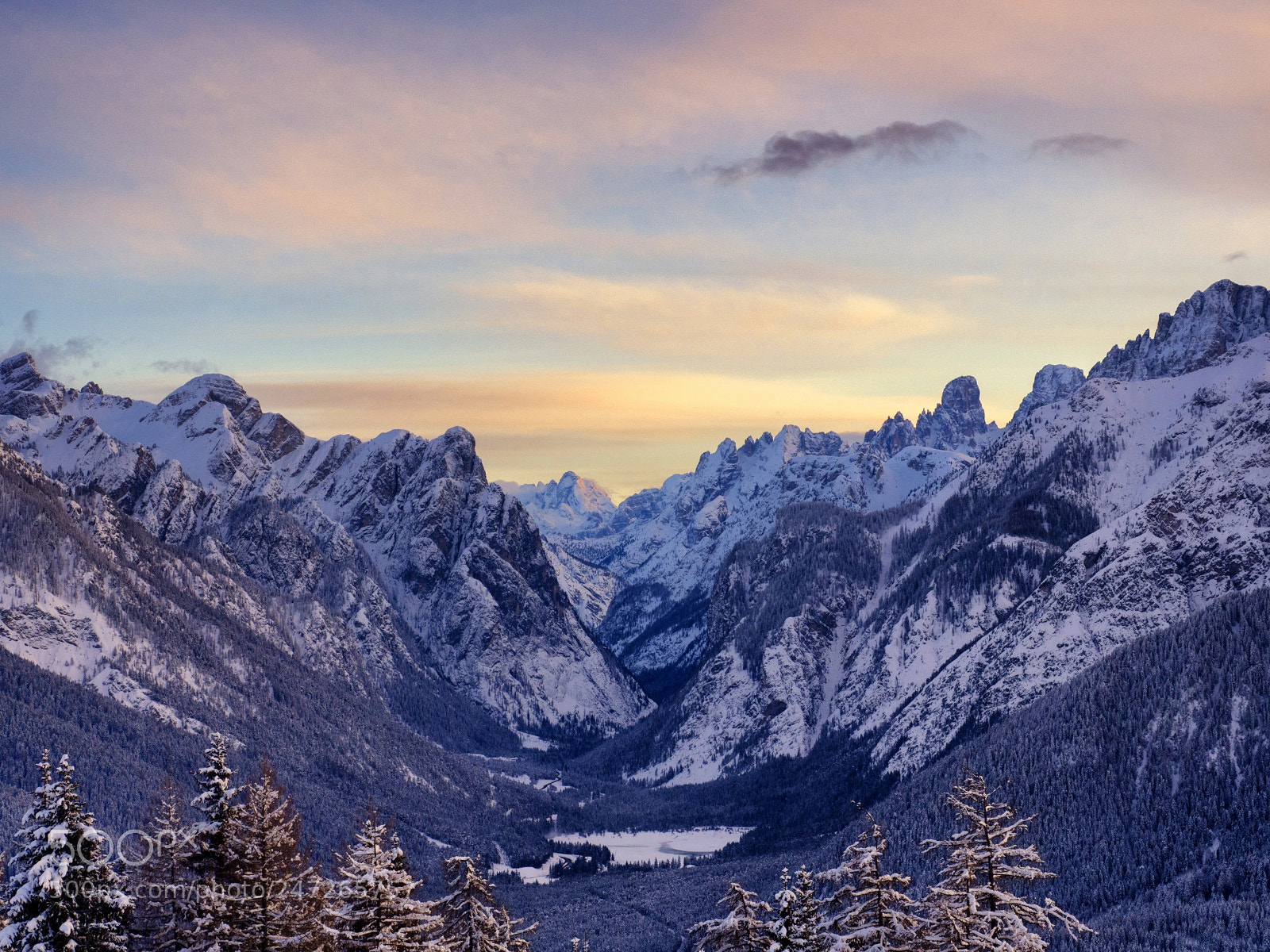 Olympus OM-D E-M10 II sample photo. Lago di dobbiaco photography