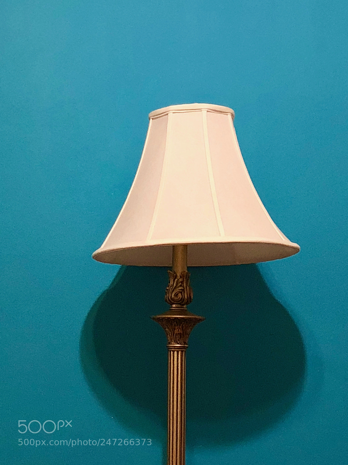 Apple iPhone 8 Plus sample photo. Lamp photography