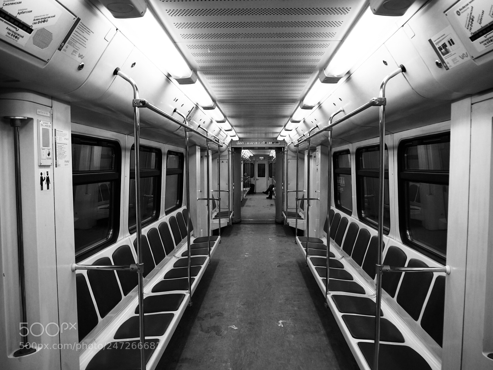 Olympus OM-D E-M10 II sample photo. Moscow subway photography