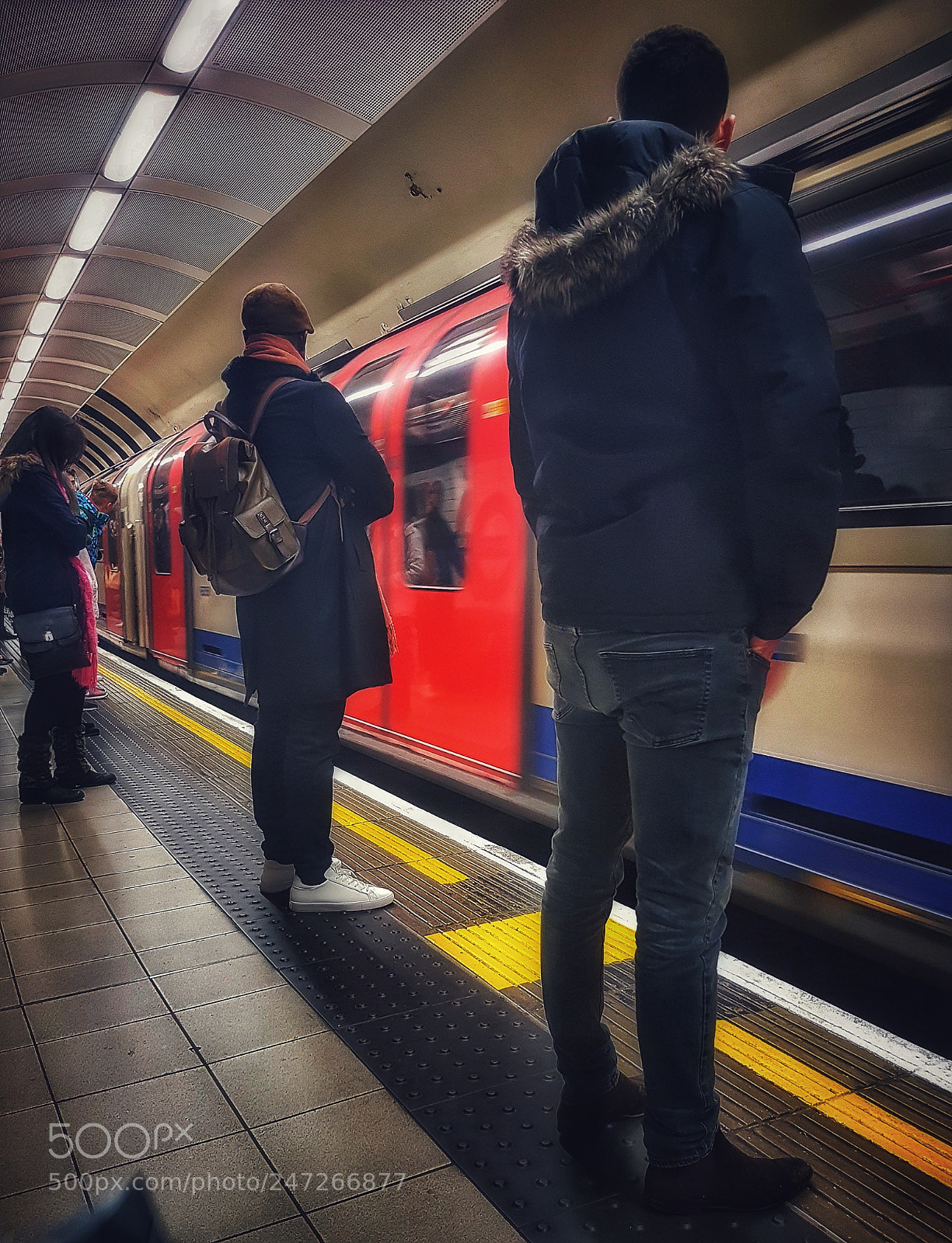 Samsung Galaxy S7 sample photo. Waiting  for the tube... photography