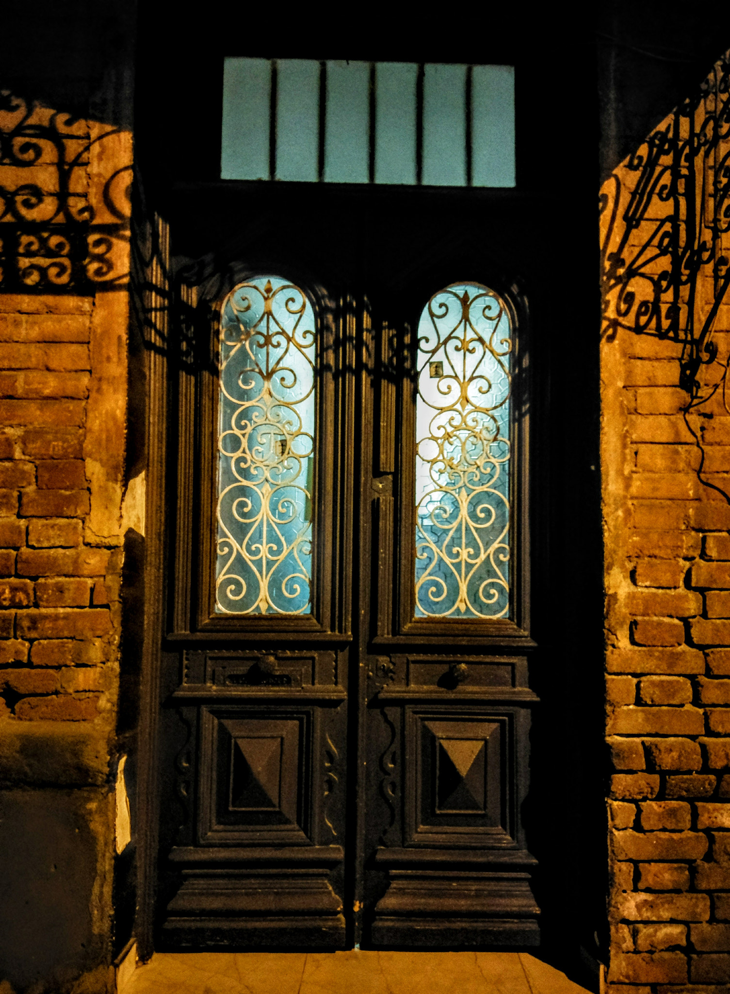 HTC 10 sample photo. Old door photography