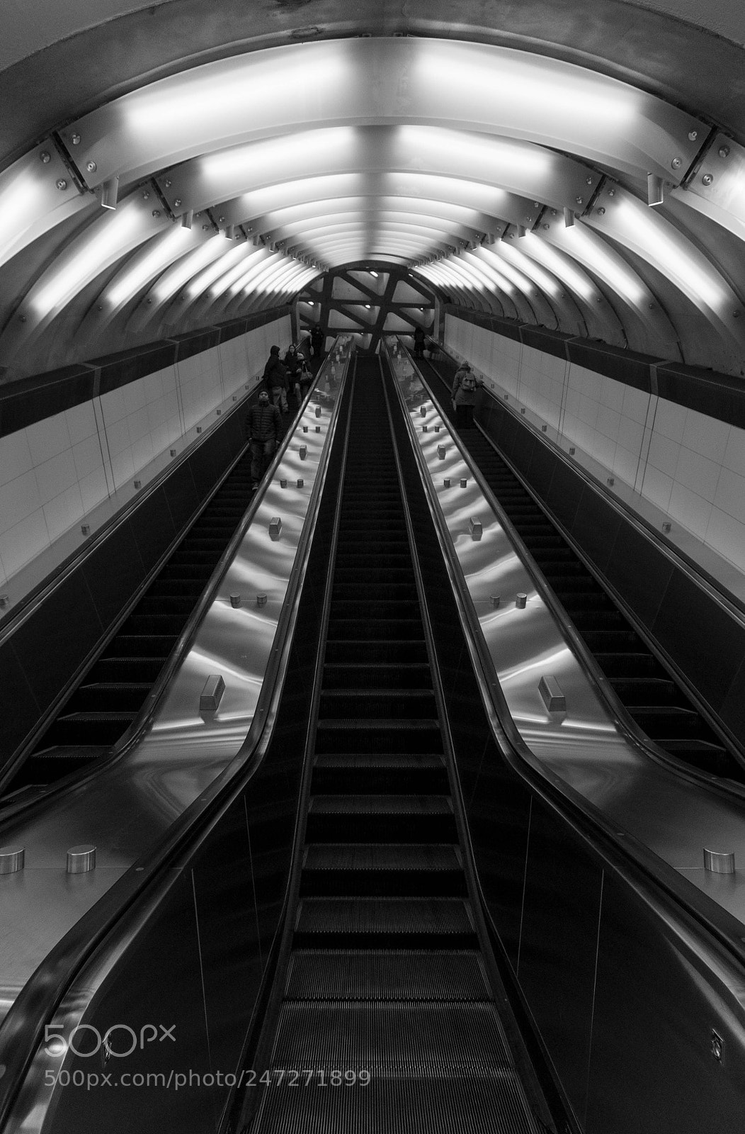 Nikon D90 sample photo. Th street underground elevator photography