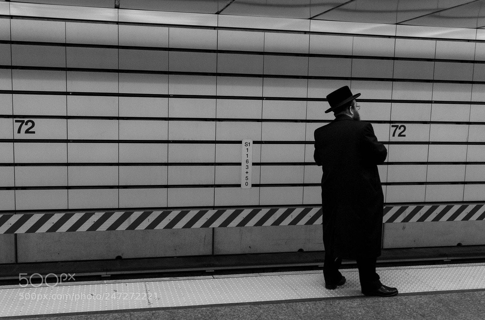Nikon D90 sample photo. Waiting for the q photography