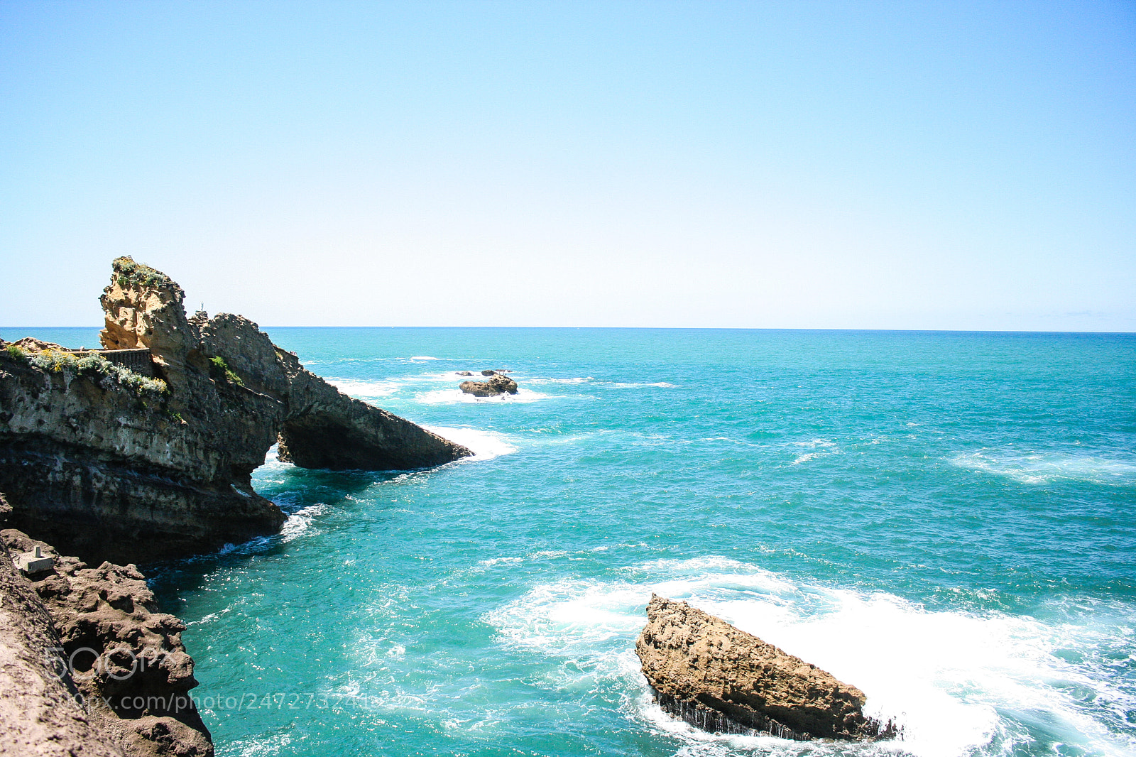 Canon EOS 350D (EOS Digital Rebel XT / EOS Kiss Digital N) sample photo. Rocks in the ocean photography