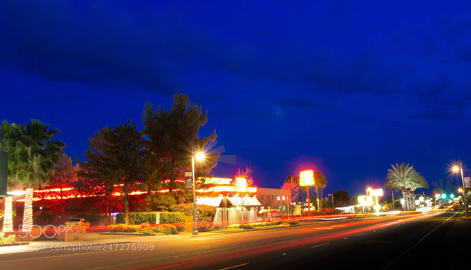 Canon EOS 600D (Rebel EOS T3i / EOS Kiss X5) sample photo. Light streaks on main photography
