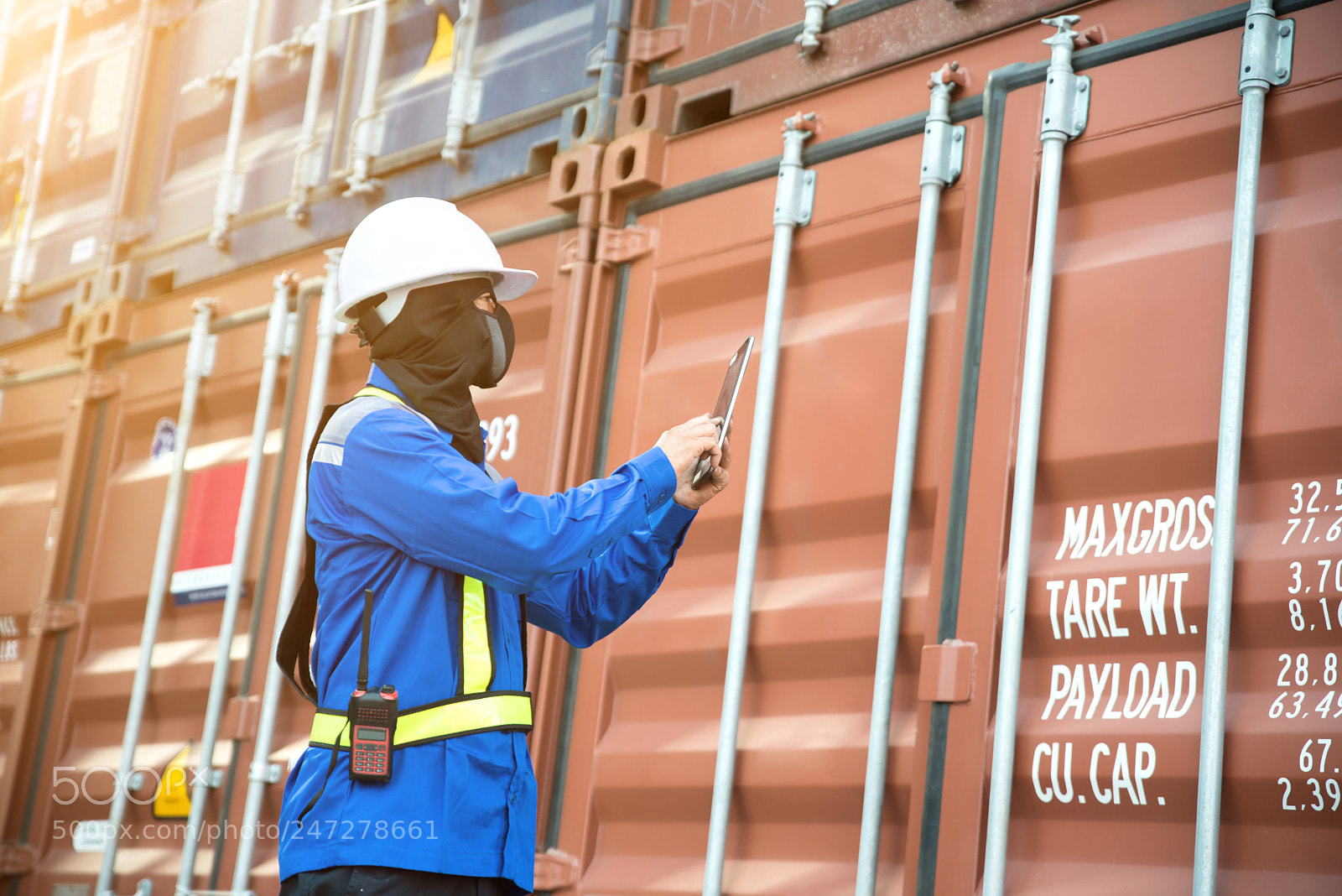 Nikon D800 sample photo. Foreman control loading containers photography