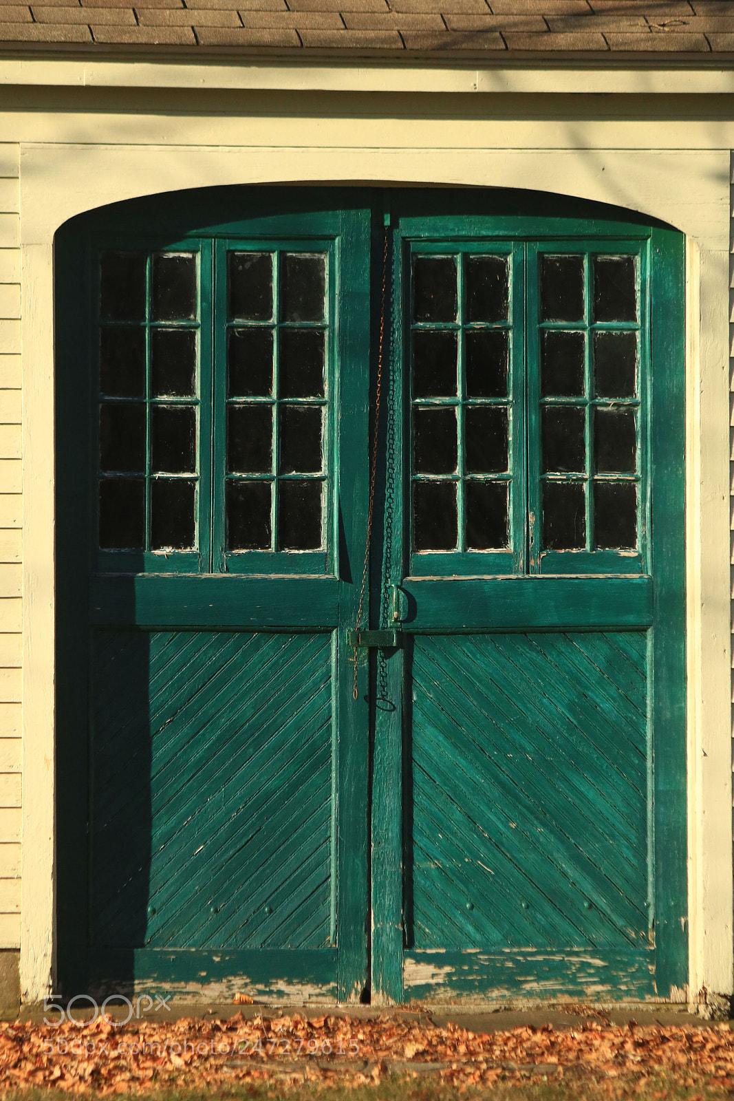 Canon EOS 750D (EOS Rebel T6i / EOS Kiss X8i) sample photo. Colored doors photography