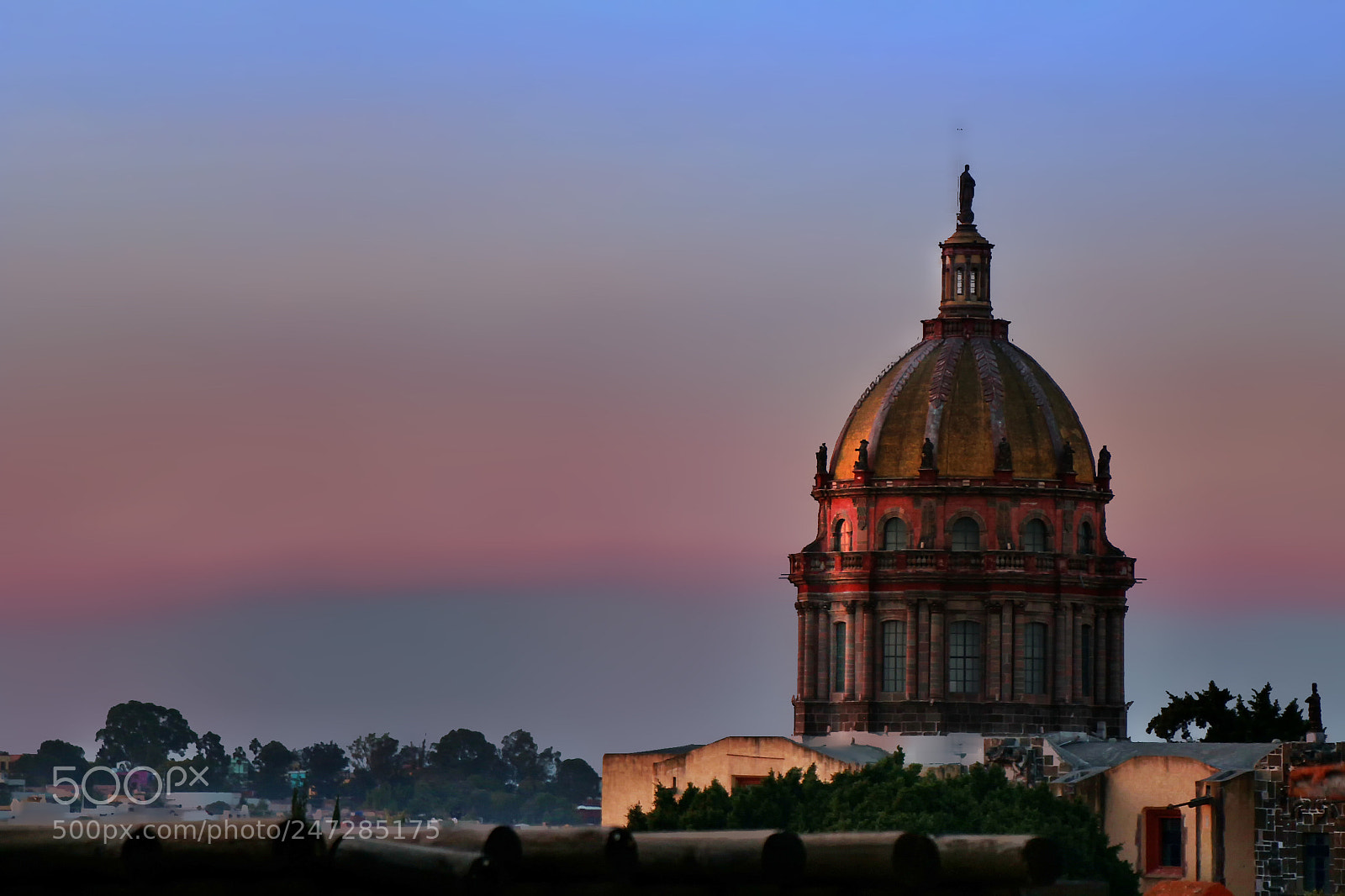 Canon EOS 100D (EOS Rebel SL1 / EOS Kiss X7) sample photo. Dusk in san miguel photography