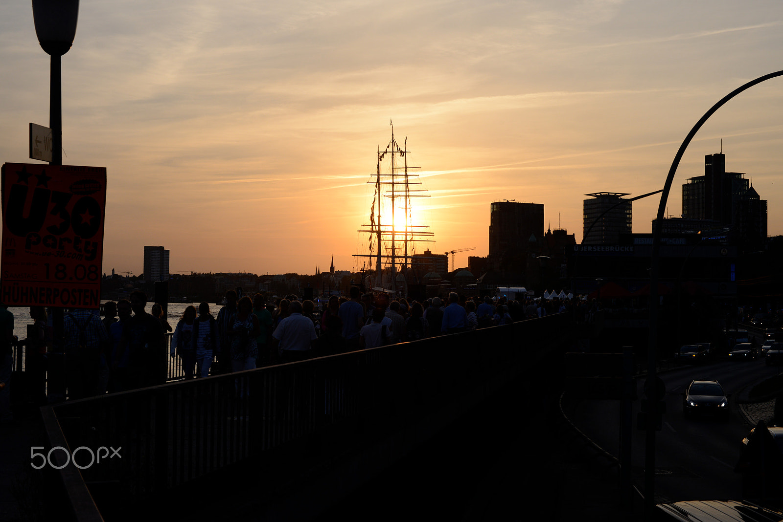 Nikon D800 + Nikon AF Nikkor 50mm F1.4D sample photo. Sonnenuntergang im hamburger hafen photography